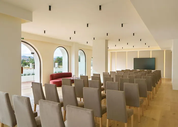 Отель La Zambra Resort-the Unbound Collection By Hyatt